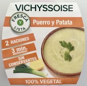 Envase de vichyssoise.Vichyssoise de invierno calentita.